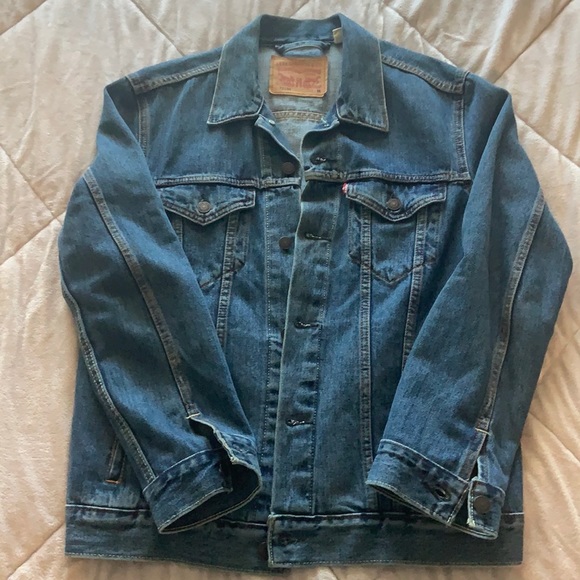 Levi’s Jean Trucker Jacket (Medium)